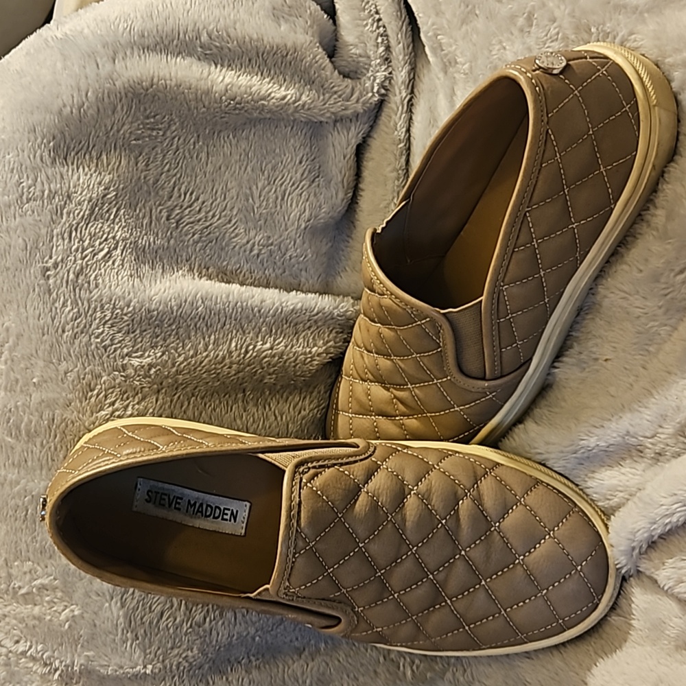 Steve Madden / Size 7M